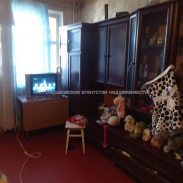 Продам квартиру, 92-й бригады ул. , 3 кім., 75 м², советский ремонт 