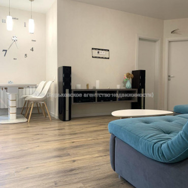 Продам квартиру, Льва Ландау просп. , 3 кім., 70 м², авторский дизайн 