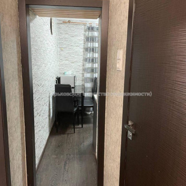 Продам квартиру, 1 кім., 37 м², евроремонт 