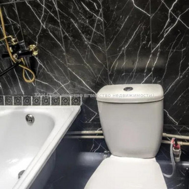 Продам квартиру, Академиков Ахиезеров ул. , 1 кім., 18 м², евроремонт 