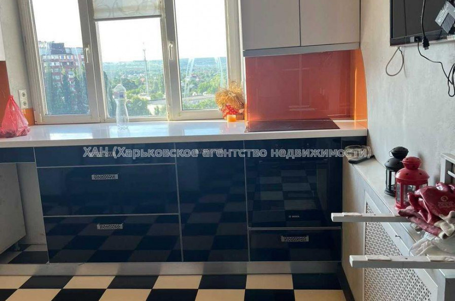 Продам квартиру, Леся Сердюка ул. , 3 кім., 67 м², частичный ремонт 