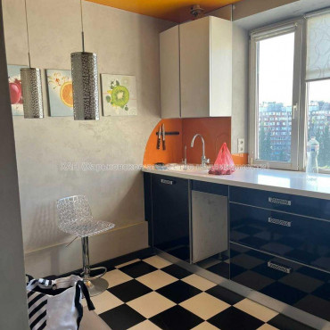 Продам квартиру, Леся Сердюка ул. , 3 кім., 67 м², частичный ремонт 