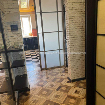 Продам квартиру, Леся Сердюка ул. , 3 кім., 67 м², частичный ремонт 