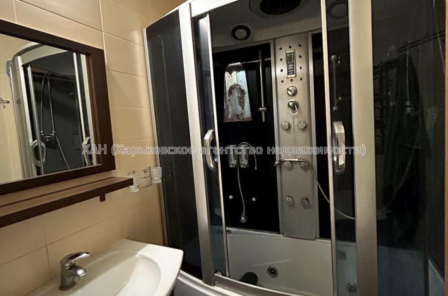Продам квартиру, Соборности Украины ул. , 4  ком., 83.20 м², капитальный ремонт 