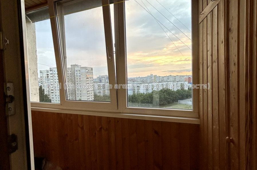 Продам квартиру, Соборности Украины ул. , 4  ком., 83.20 м², капитальный ремонт 