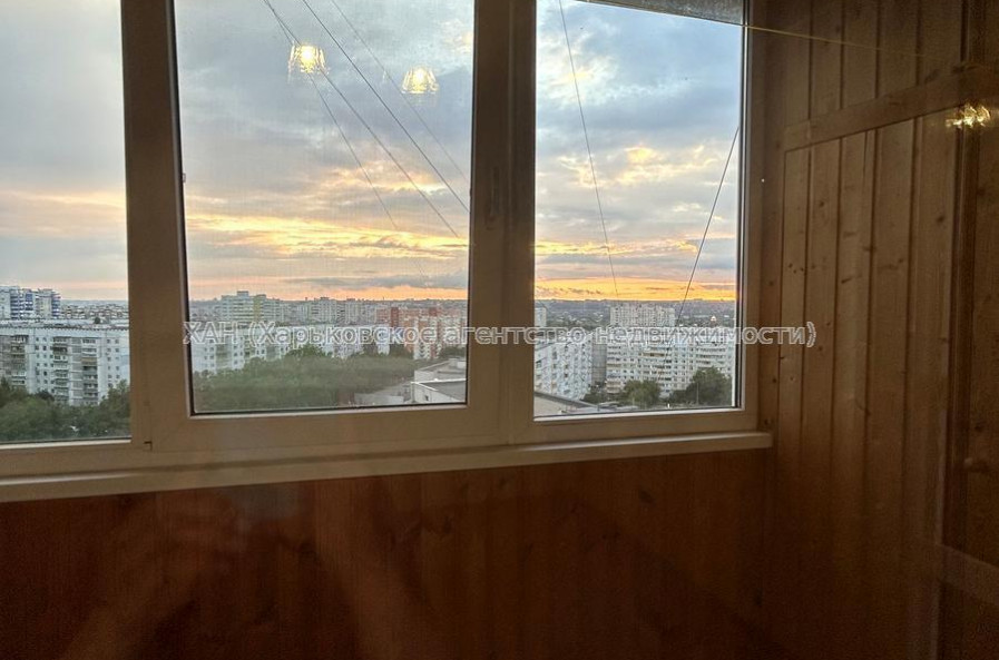 Продам квартиру, Соборности Украины ул. , 4  ком., 83.20 м², капитальный ремонт 