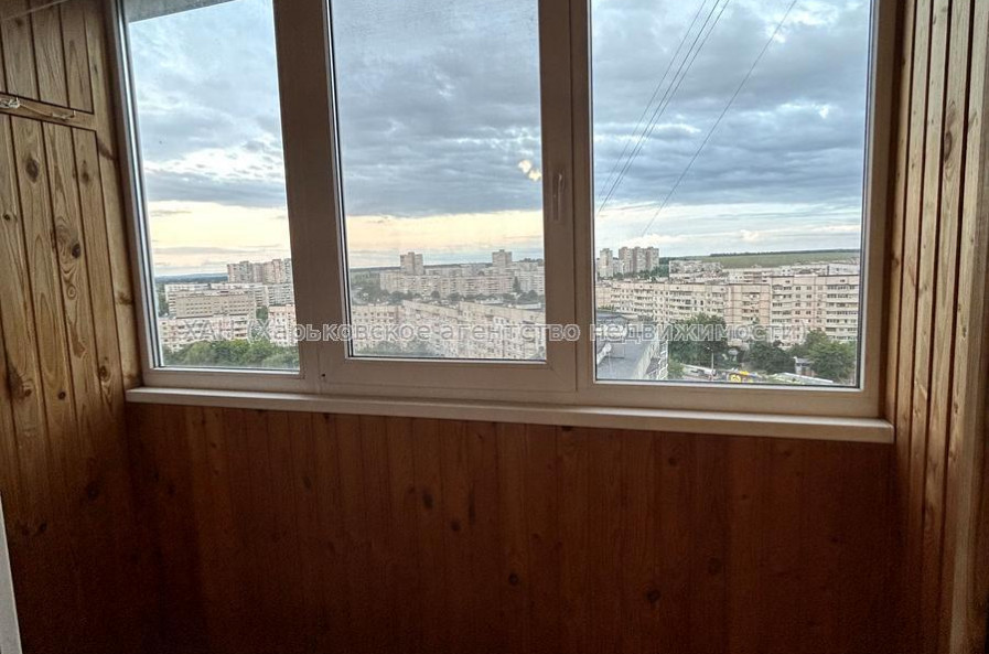 Продам квартиру, Соборности Украины ул. , 4  ком., 83.20 м², капитальный ремонт 