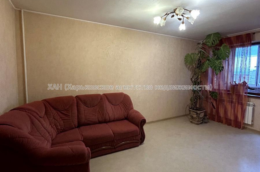 Продам квартиру, Соборности Украины ул. , 4  ком., 83.20 м², капитальный ремонт 