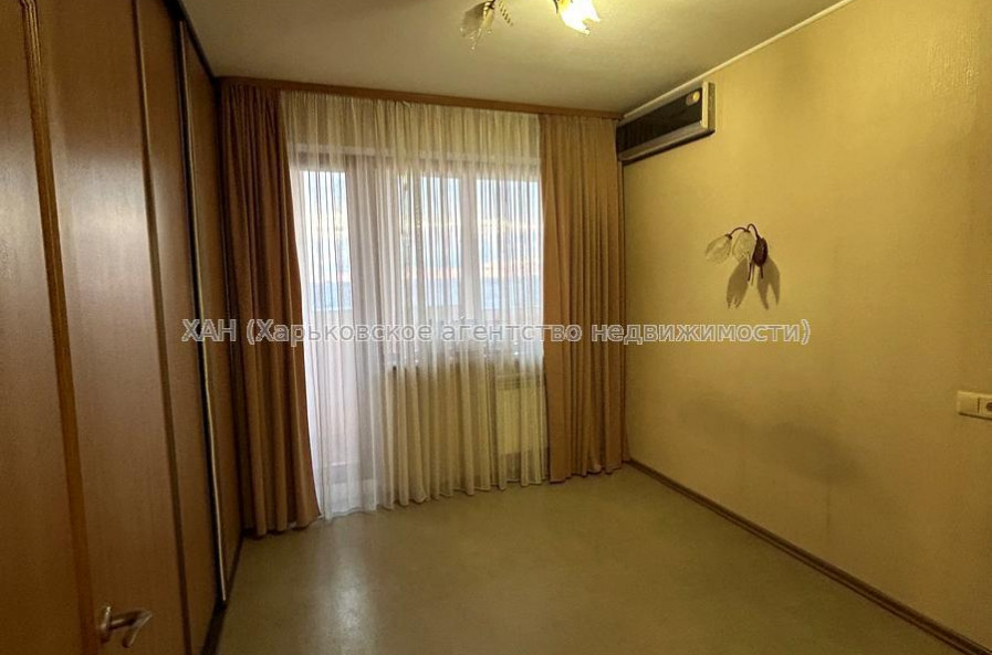 Продам квартиру, Соборности Украины ул. , 4  ком., 83.20 м², капитальный ремонт 