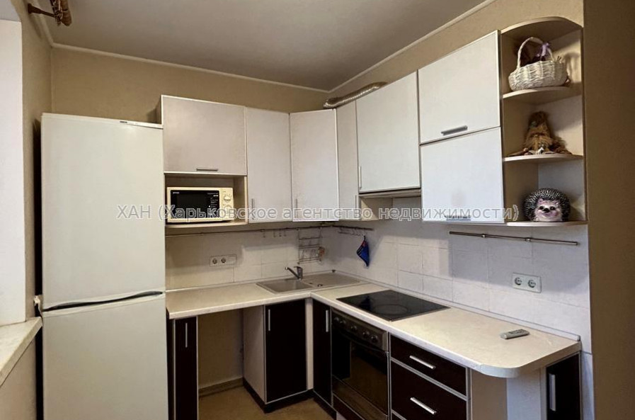 Продам квартиру, Соборности Украины ул. , 4  ком., 83.20 м², капитальный ремонт 