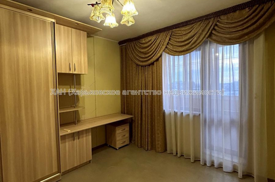 Продам квартиру, Соборности Украины ул. , 4  ком., 83.20 м², капитальный ремонт 