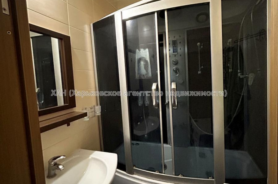 Продам квартиру, Соборности Украины ул. , 4  ком., 83.20 м², капитальный ремонт 
