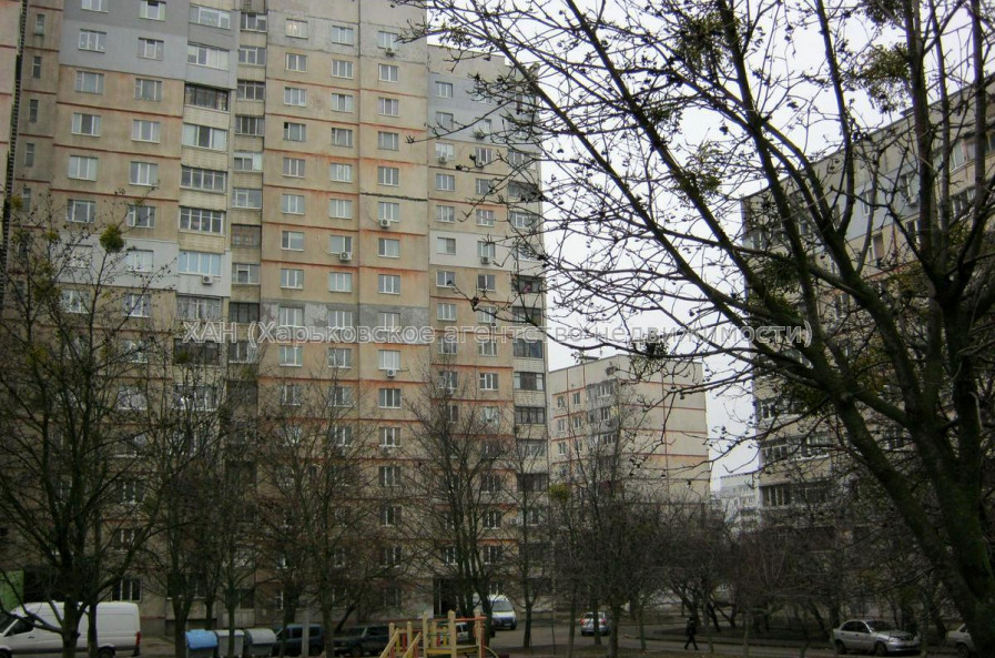 Продам квартиру, Соборности Украины ул. , 4  ком., 83.20 м², капитальный ремонт 