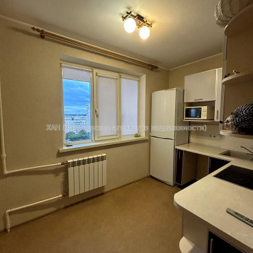 Продам квартиру, Соборности Украины ул. , 4  ком., 83.20 м², капитальный ремонт 