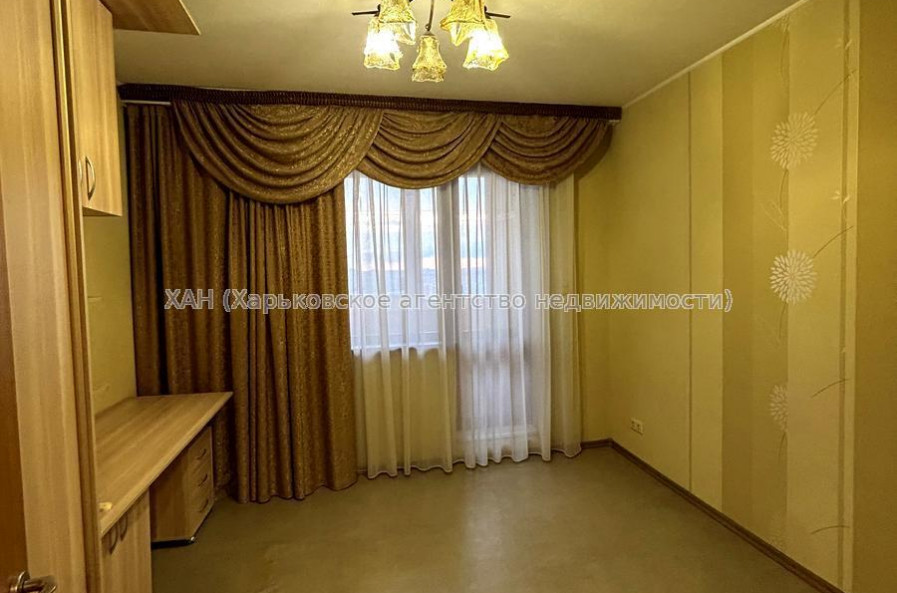 Продам квартиру, Соборности Украины ул. , 4  ком., 83.20 м², капитальный ремонт 