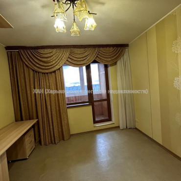 Продам квартиру, Соборности Украины ул. , 4  ком., 83.20 м², капитальный ремонт 