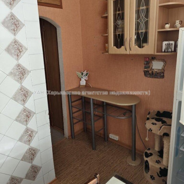 Продам квартиру, Победы просп. , 1  ком., 33 м², косметический ремонт 
