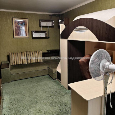 Продам квартиру, Победы просп. , 1  ком., 33 м², косметический ремонт 