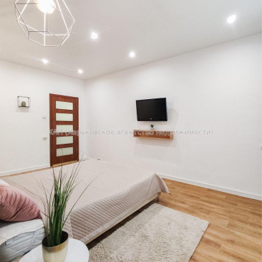 Продам квартиру, Железнодорожная ул. , 1  ком., 65 м², авторский дизайн 