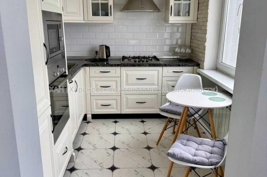 Продам квартиру, Валентиновская ул. , 3  ком., 67.30 м², авторский дизайн 