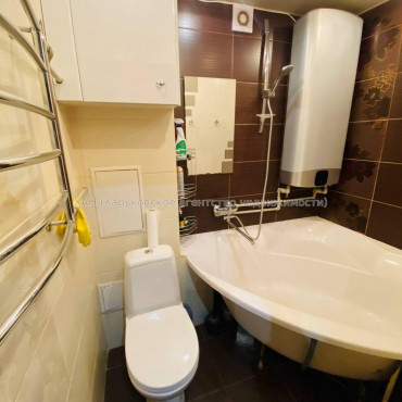 Продам квартиру, Метростроителей ул. , 3 кім., 66.10 м², капитальный ремонт 
