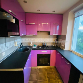 Продам квартиру, Метростроителей ул. , 3 кім., 66.10 м², капитальный ремонт