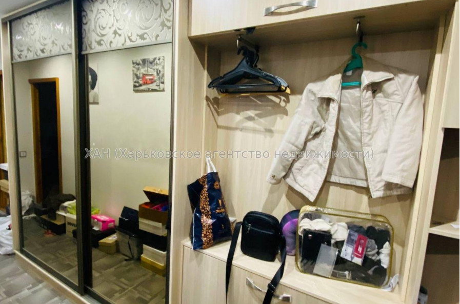 Продам квартиру, Метростроителей ул. , 3 кім., 66.10 м², капитальный ремонт 