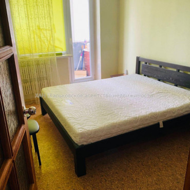 Продам квартиру, Метростроителей ул. , 3 кім., 66.10 м², капитальный ремонт 