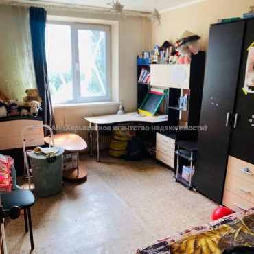 Продам квартиру, Метростроителей ул. , 3 кім., 66.10 м², капитальный ремонт 