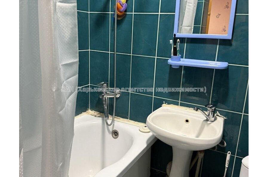 Продам квартиру, Новоалександровская ул. , 2  ком., 41.40 м², частичный ремонт 