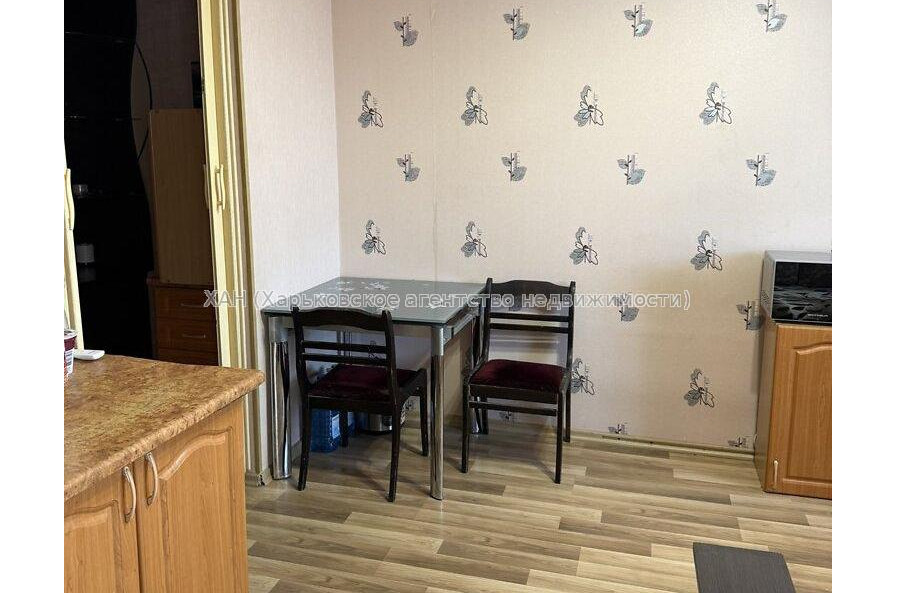 Продам квартиру, Новоалександровская ул. , 2  ком., 41.40 м², частичный ремонт 