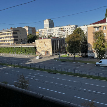 Продам квартиру, Науки просп. , 1  ком., 32 м², советский ремонт 