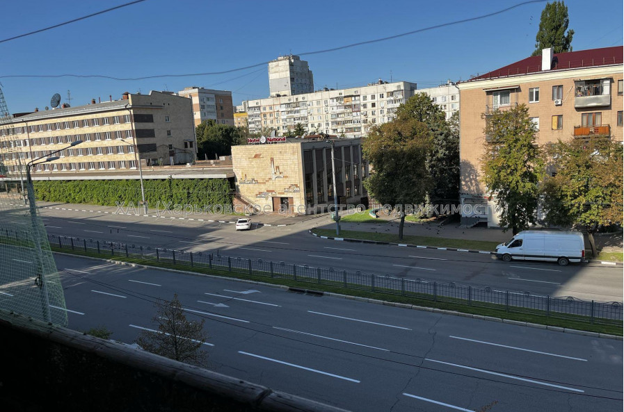Продам квартиру, Науки просп. , 1  ком., 32 м², советский ремонт 