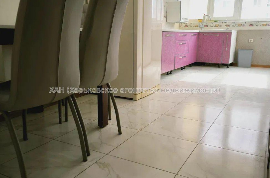 Продам квартиру, Гвардейцев Широнинцев ул. , 33 , 4  ком., 100 м², евроремонт 