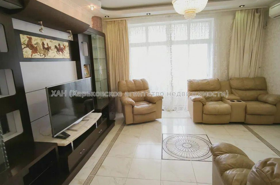 Продам квартиру, Гвардейцев Широнинцев ул. , 33 , 4  ком., 100 м², евроремонт 