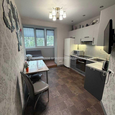 Продам квартиру, Велозаводская ул. , 2  ком., 57.50 м², евроремонт 
