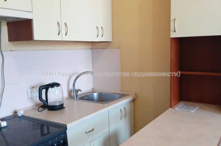 Продам квартиру, Большая Панасовская ул. , 1 кім., 17.80 м², косметический ремонт 