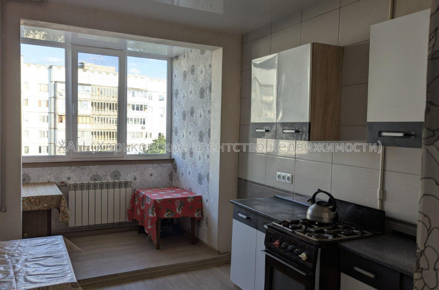 Продам квартиру, 92-й бригады ул. , 50 , 2 кім., 54.50 м², косметический ремонт 