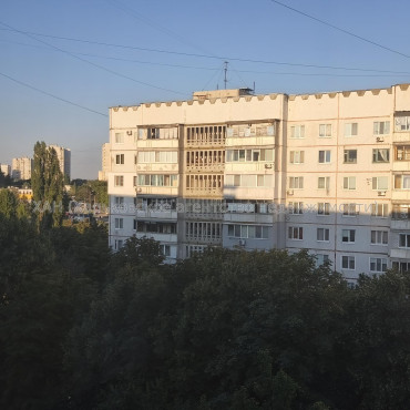 Продам квартиру, 92-й бригады ул. , 50 , 2 кім., 54.50 м², косметический ремонт 