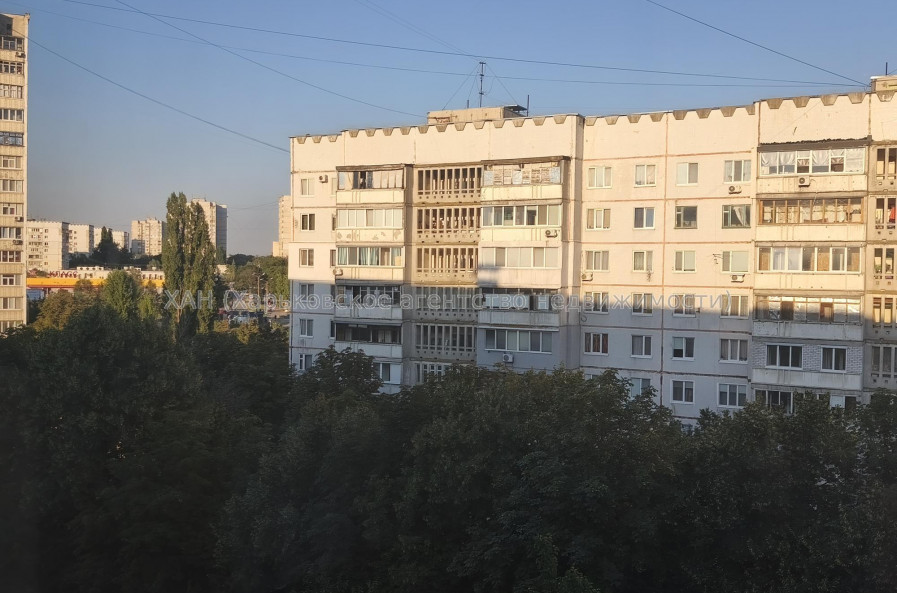 Продам квартиру, 92-й бригады ул. , 50 , 2 кім., 54.50 м², косметический ремонт 