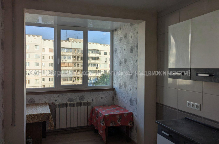 Продам квартиру, 92-й бригады ул. , 50 , 2 кім., 54.50 м², косметический ремонт 