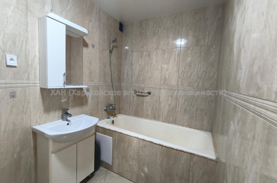 Продам квартиру, 92-й бригады ул. , 50 , 2 кім., 54.50 м², косметический ремонт 
