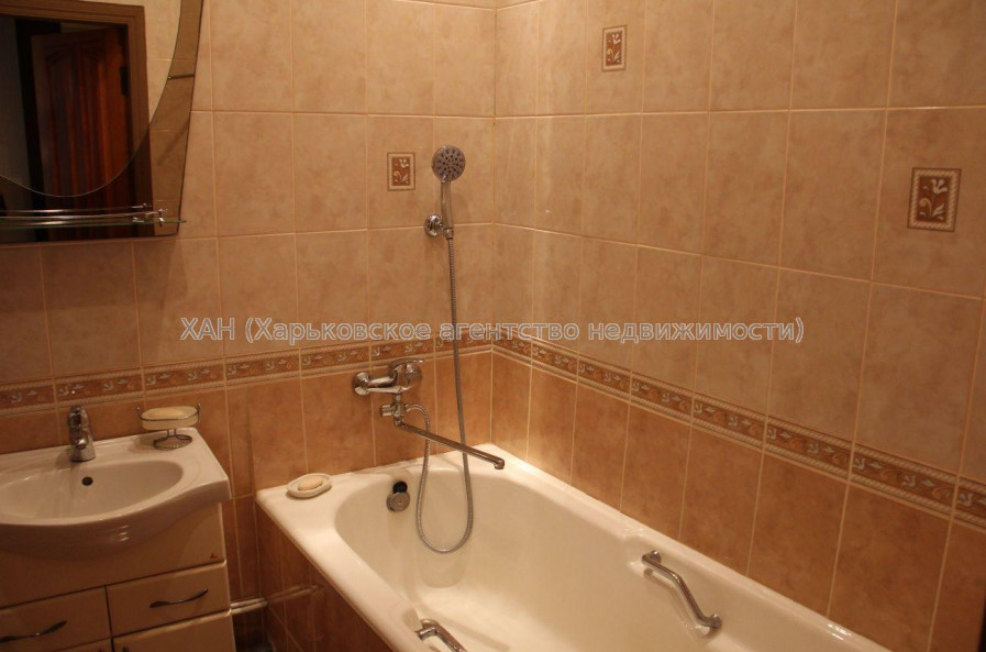 Продам квартиру, Мироносицкая ул. , 4  ком., 74.60 м², капитальный ремонт 
