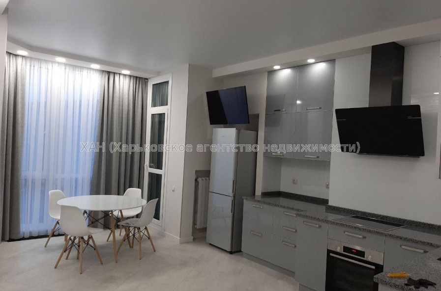 Сдам квартиру, Науки просп. , 2  ком., 75 м², авторский дизайн 