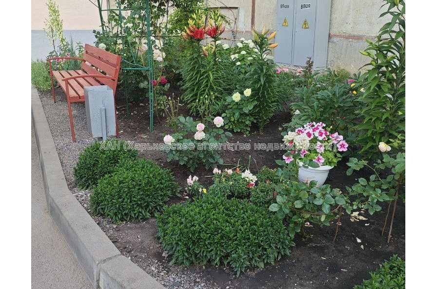 Продам квартиру, Натальи Ужвий ул. , 3 кім., 65 м², косметический ремонт 