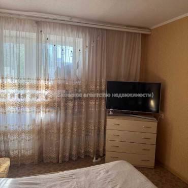 Продам квартиру, Ахсарова Энвера ул. , 1  ком., 38 м², косметический ремонт 