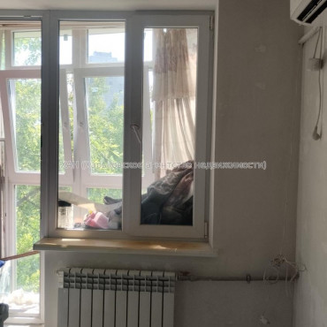 Продам квартиру, Гвардейцев Широнинцев ул. , 1  ком., 33 м², частичный ремонт 