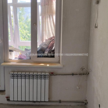 Продам квартиру, Гвардейцев Широнинцев ул. , 1  ком., 33 м², частичный ремонт 