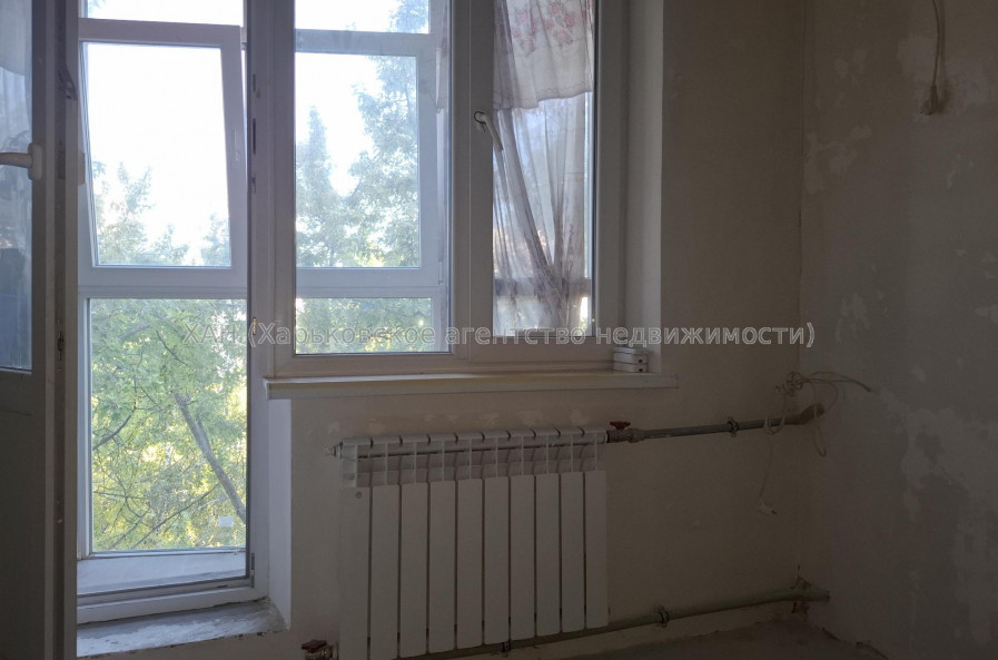 Продам квартиру, Гвардейцев Широнинцев ул. , 1  ком., 33 м², частичный ремонт 