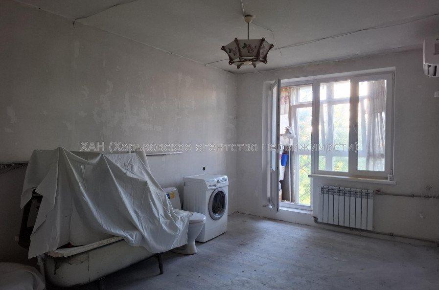 Продам квартиру, Гвардейцев Широнинцев ул. , 1  ком., 33 м², частичный ремонт 